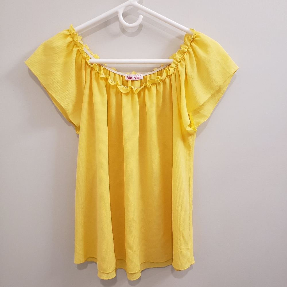 Short sleeve scrunch off the shoulder top